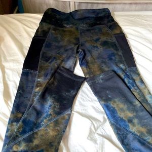 This is the sporty leggings brand from target with a mix of darker colors 💼🪴🌙